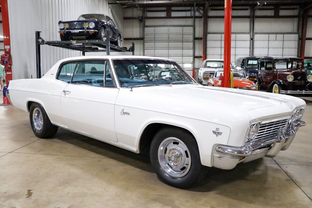 Chevrolet-Caprice-Coupe-1966-White-Blue-15445-11