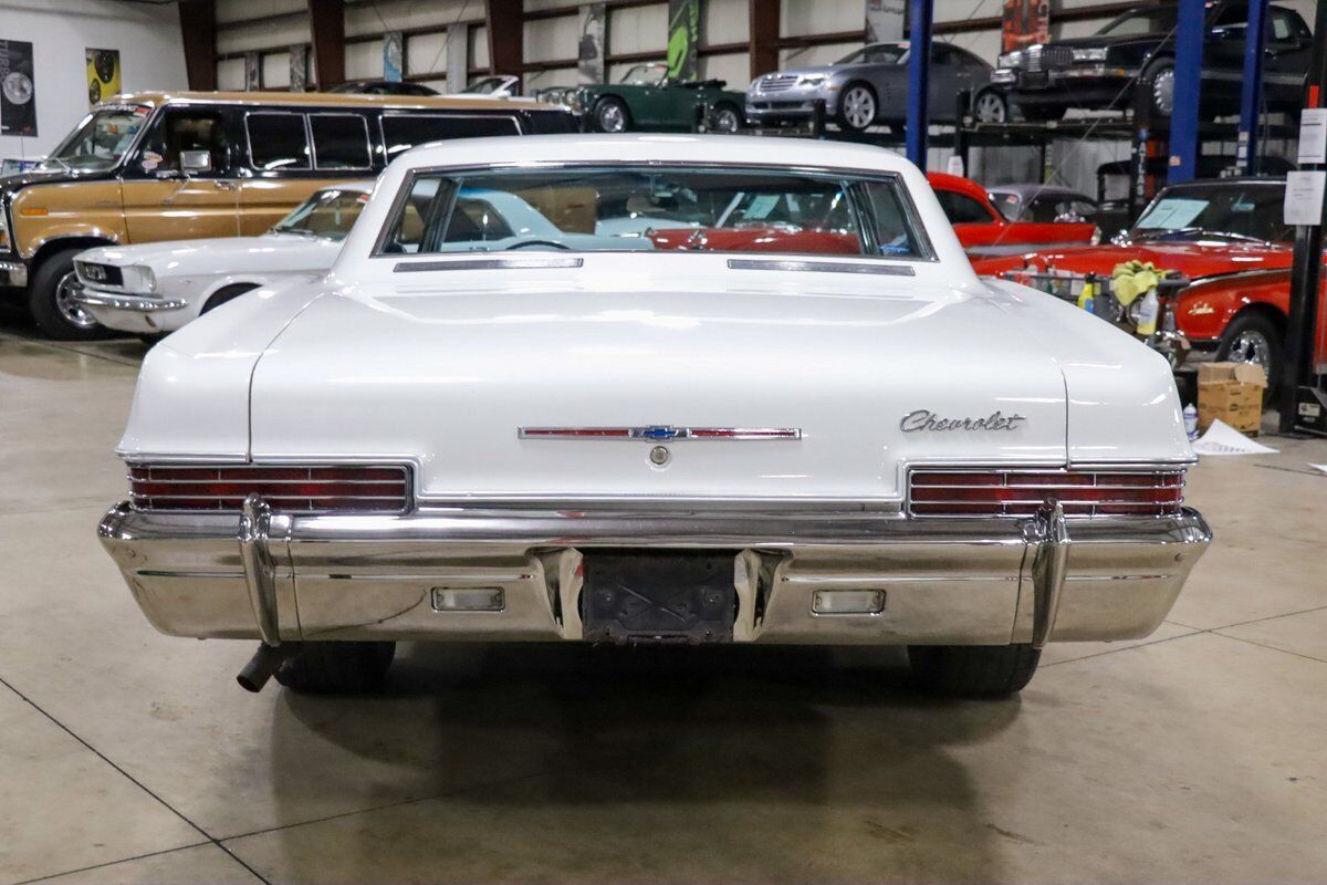 Chevrolet-Caprice-Coupe-1966-White-Blue-15445-6