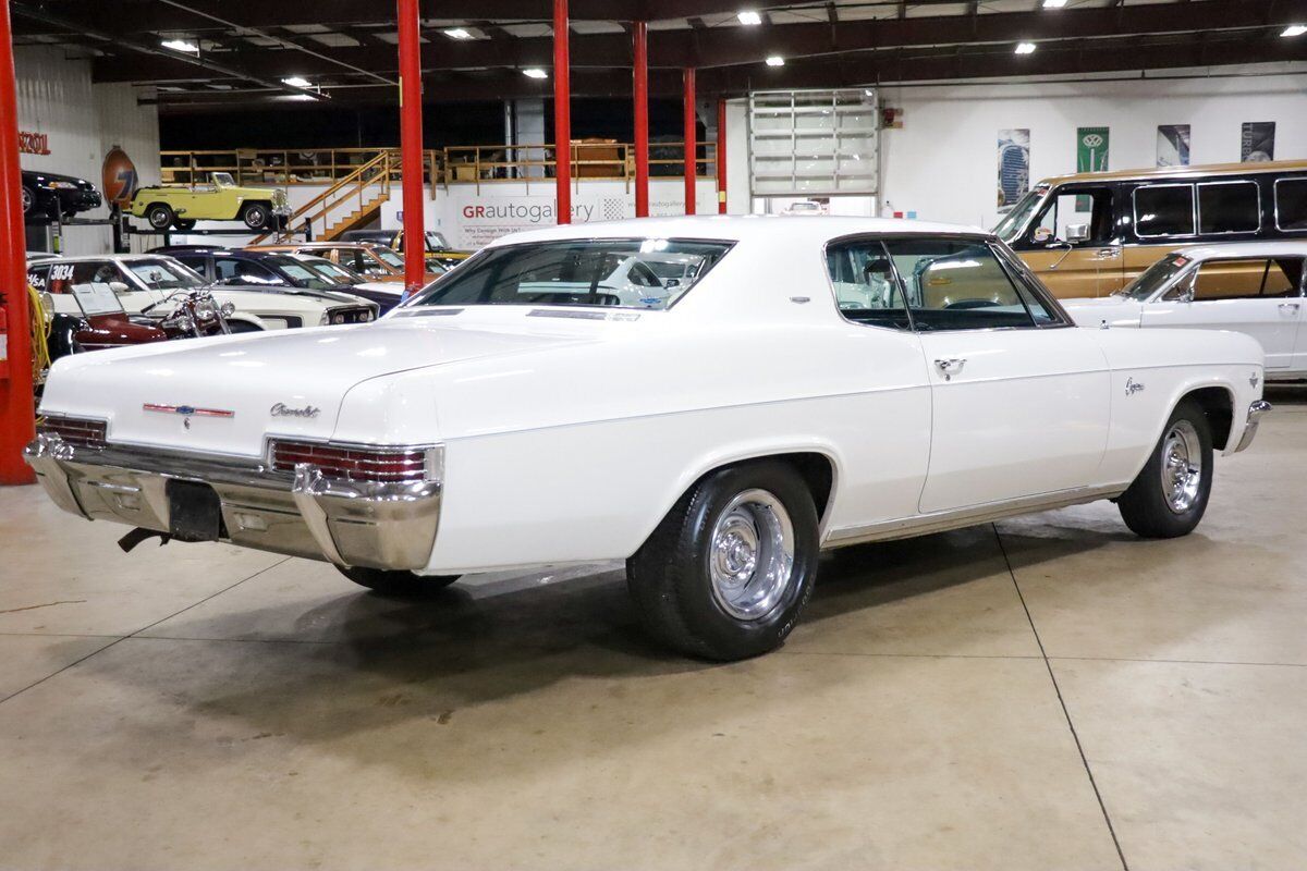 Chevrolet-Caprice-Coupe-1966-White-Blue-15445-7