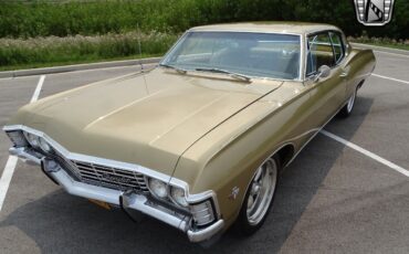 Chevrolet-Caprice-Coupe-1967-Gold-Gold-14952-2