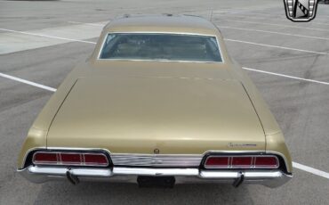 Chevrolet-Caprice-Coupe-1967-Gold-Gold-14952-4