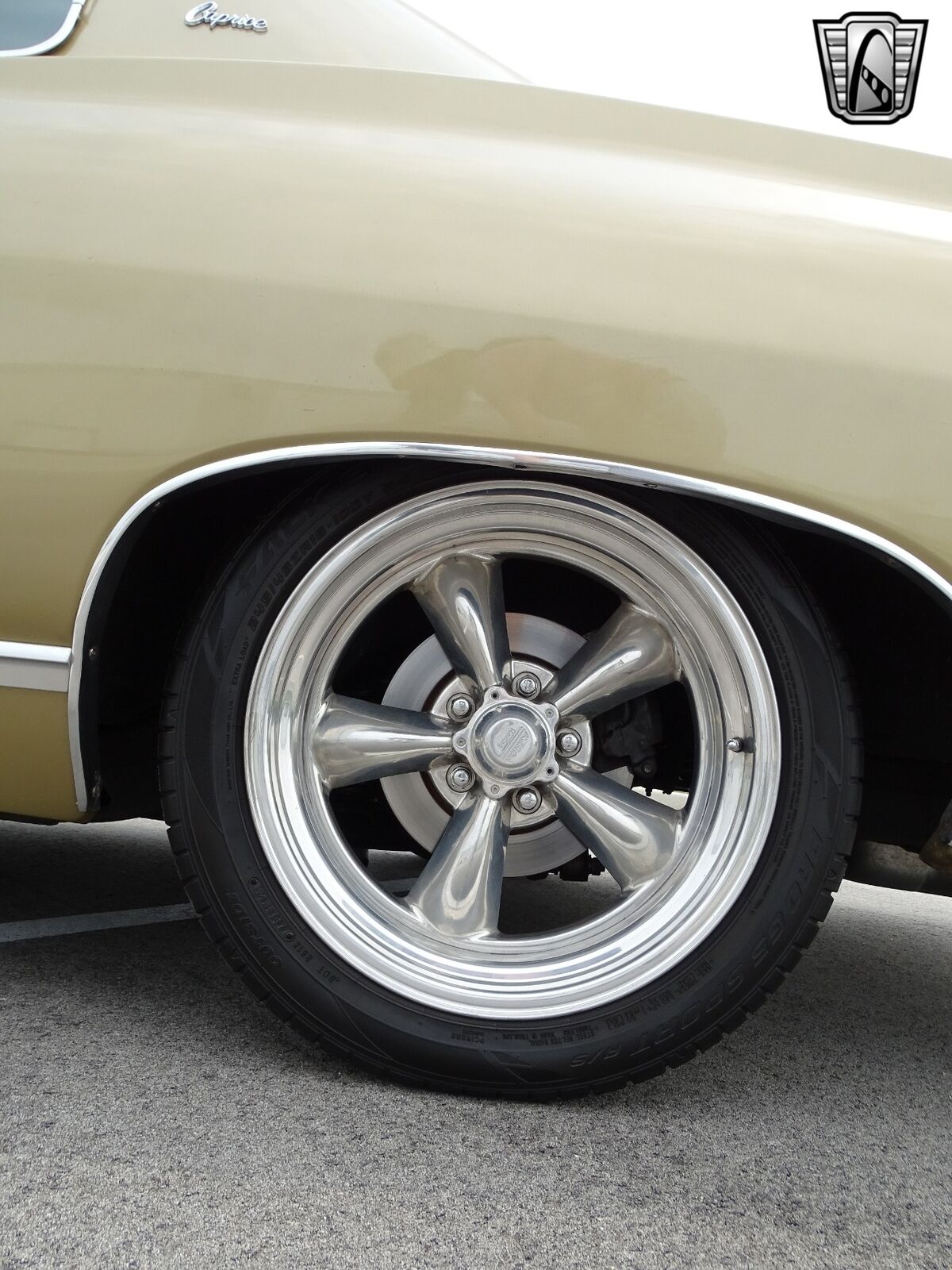 Chevrolet-Caprice-Coupe-1967-Gold-Gold-14952-8