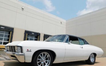 Chevrolet-Caprice-Coupe-1967-White-Black-108557-6