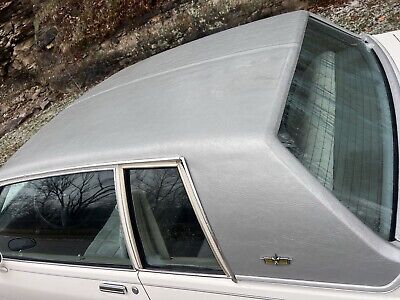 Chevrolet-Caprice-Coupe-1982-White-Gray-162185-11