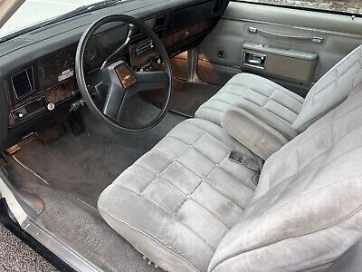 Chevrolet-Caprice-Coupe-1982-White-Gray-162185-16