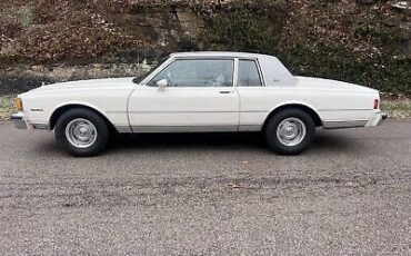 Chevrolet-Caprice-Coupe-1982-White-Gray-162185-2