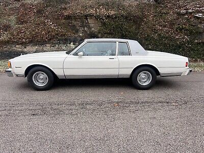 Chevrolet-Caprice-Coupe-1982-White-Gray-162185-2