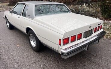 Chevrolet-Caprice-Coupe-1982-White-Gray-162185-3