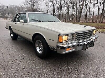 Chevrolet-Caprice-Coupe-1982-White-Gray-162185-6