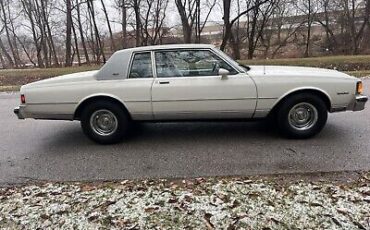 Chevrolet-Caprice-Coupe-1982-White-Gray-162185-8