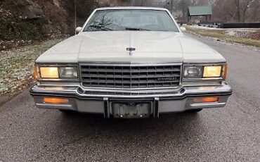 Chevrolet-Caprice-Coupe-1982-White-Gray-162185-9