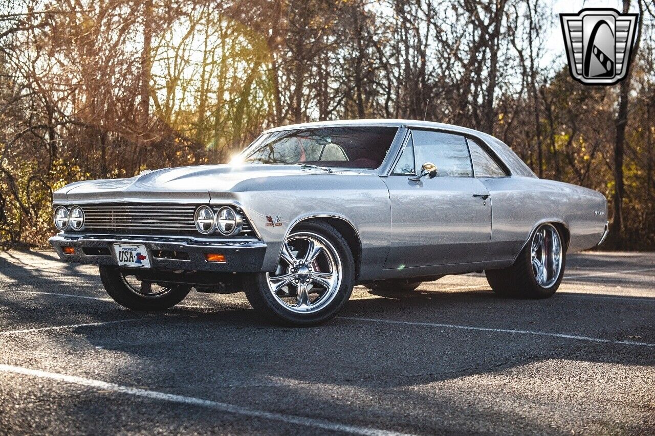 Chevrolet-Chevelle-1966-Gray-Red-5000-2