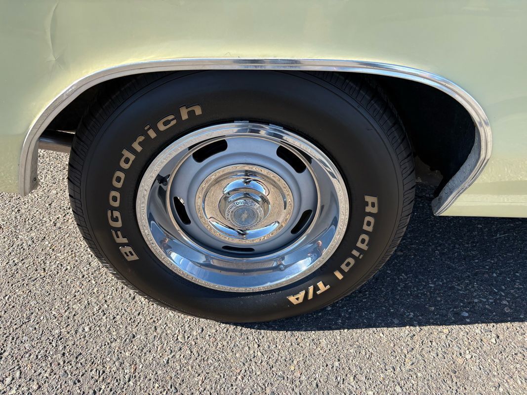 Chevrolet-Chevelle-1966-Yellow-Black-4875-29