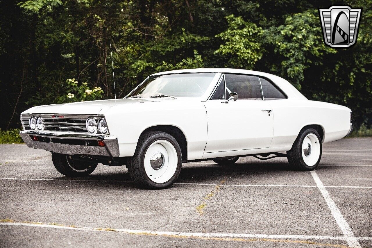 Chevrolet-Chevelle-1967-White-Red-2247-3