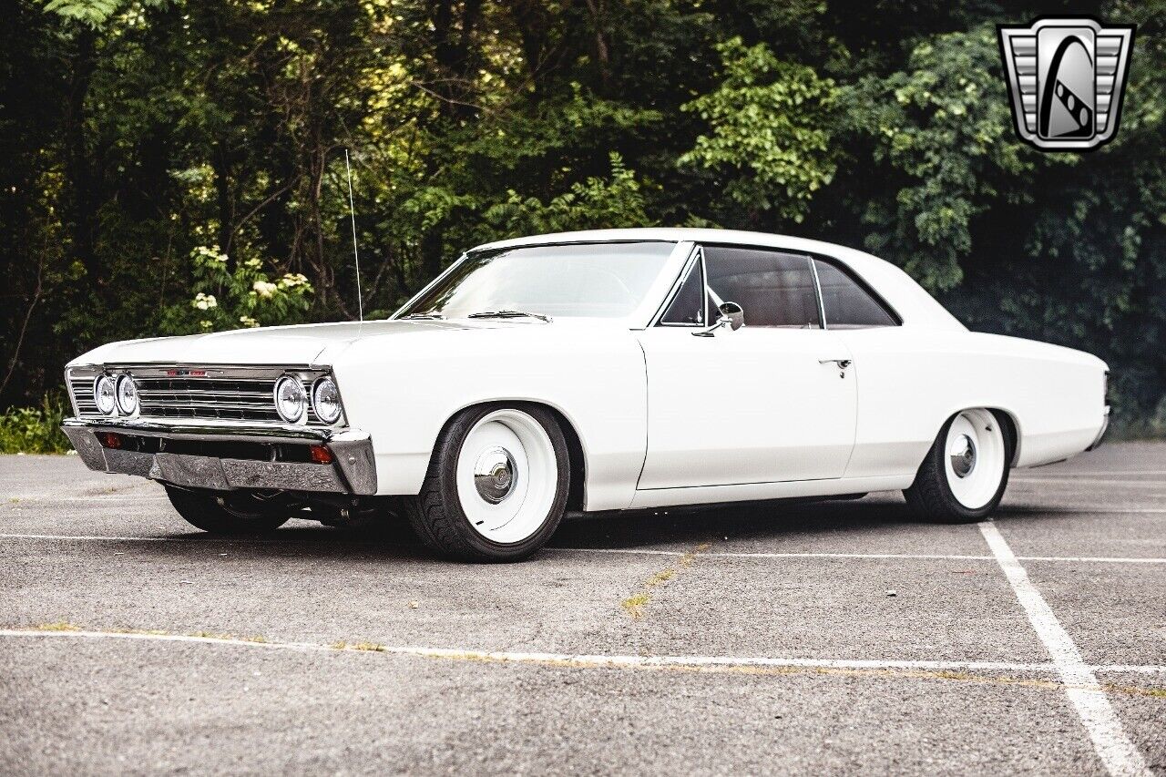 Chevrolet-Chevelle-1967-White-Red-2247-4