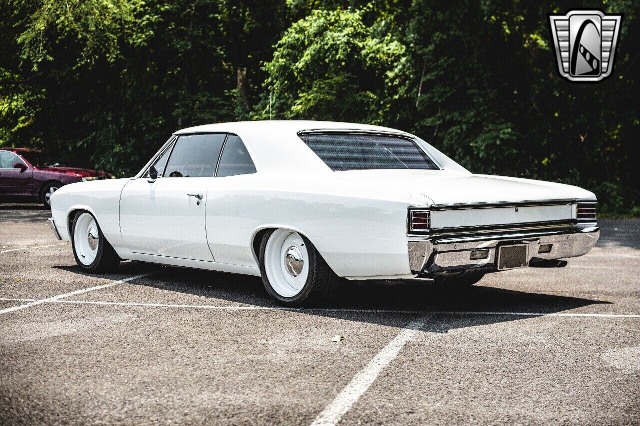 Chevrolet-Chevelle-1967-White-Red-2247-5