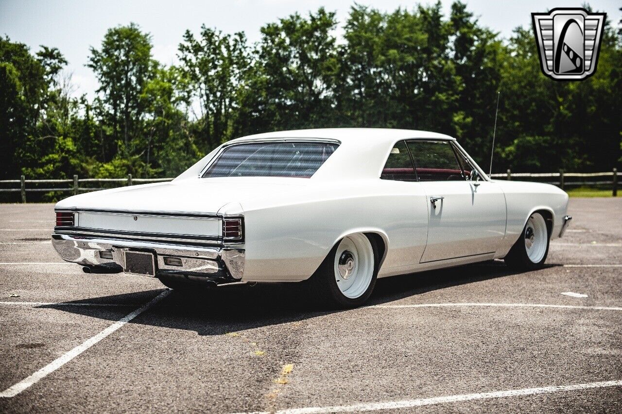 Chevrolet-Chevelle-1967-White-Red-2247-6