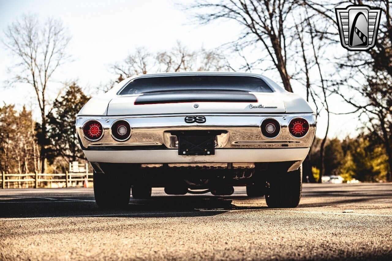 Chevrolet-Chevelle-1972-White-Black-1568-8