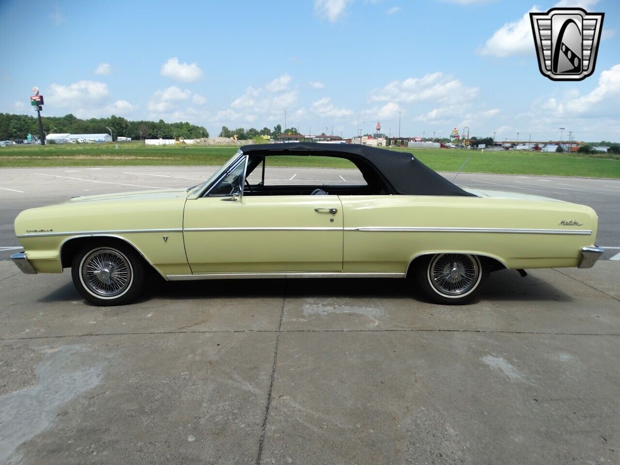 Chevrolet-Chevelle-Coupe-1964-Yellow-Black-28405-4