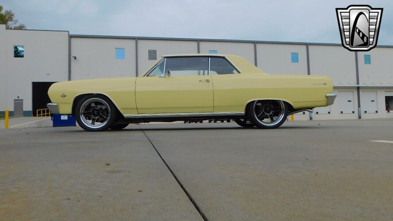 Chevrolet-Chevelle-Coupe-1965-Yellow-Black-54455-3