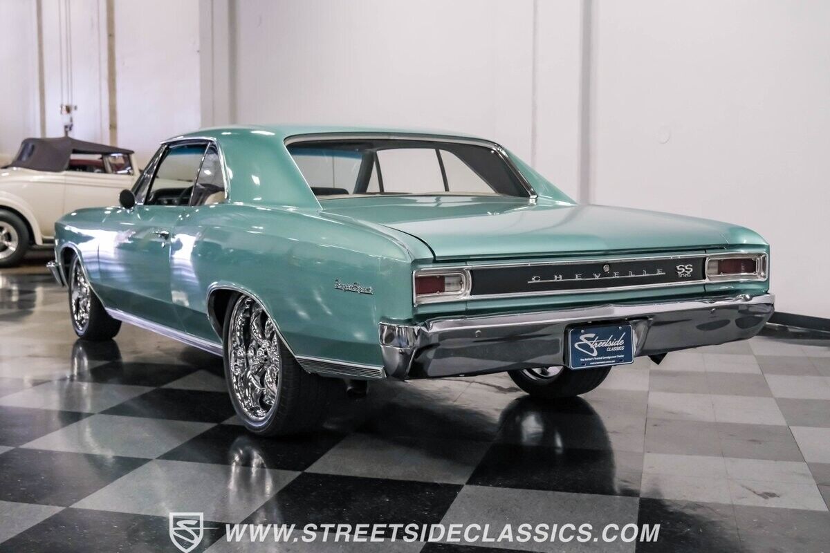 Chevrolet-Chevelle-Coupe-1966-Artesian-Turquoise-White-3450-9