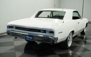 Chevrolet-Chevelle-Coupe-1966-White-Black-150295-10