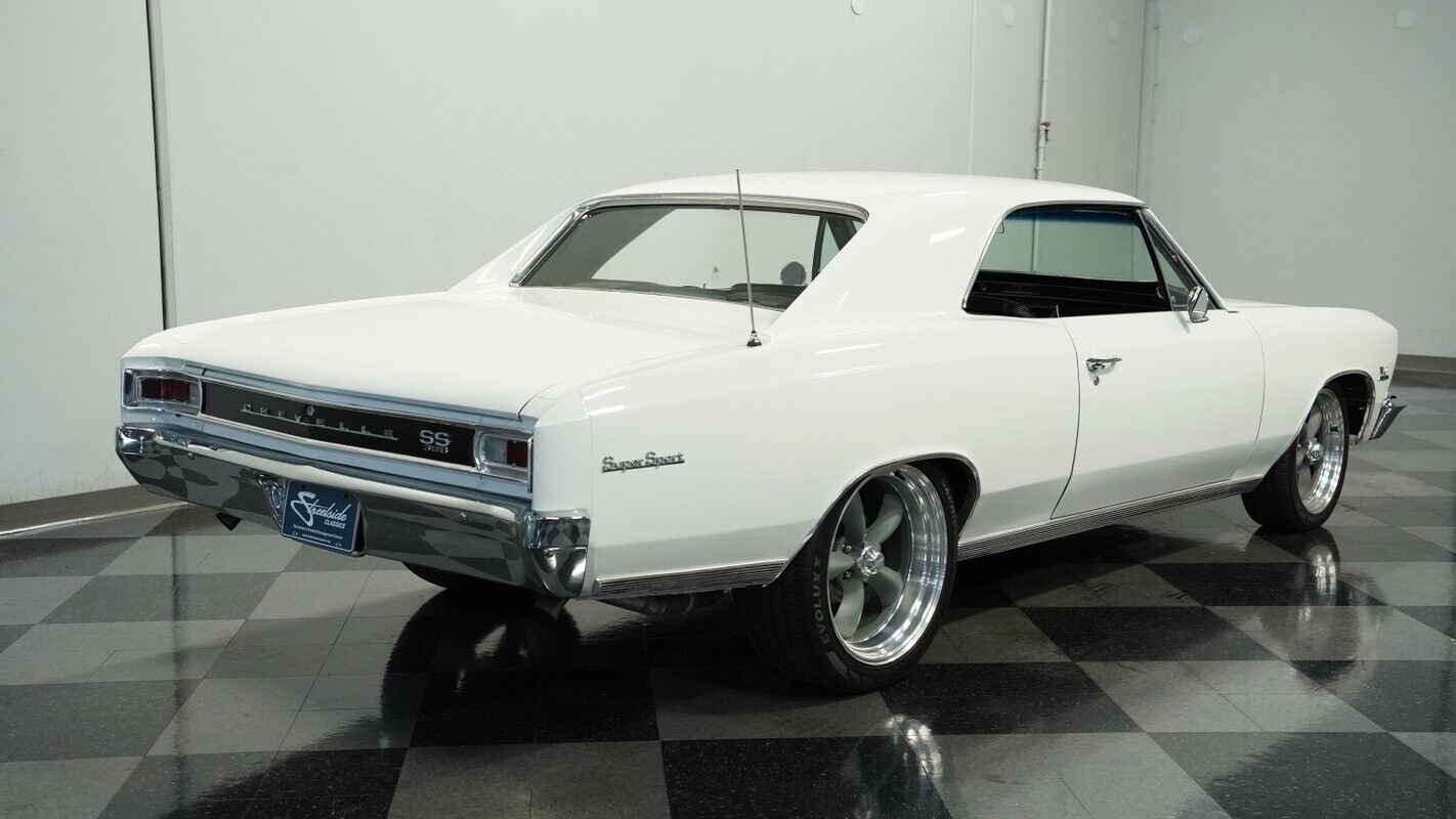 Chevrolet-Chevelle-Coupe-1966-White-Black-150295-11