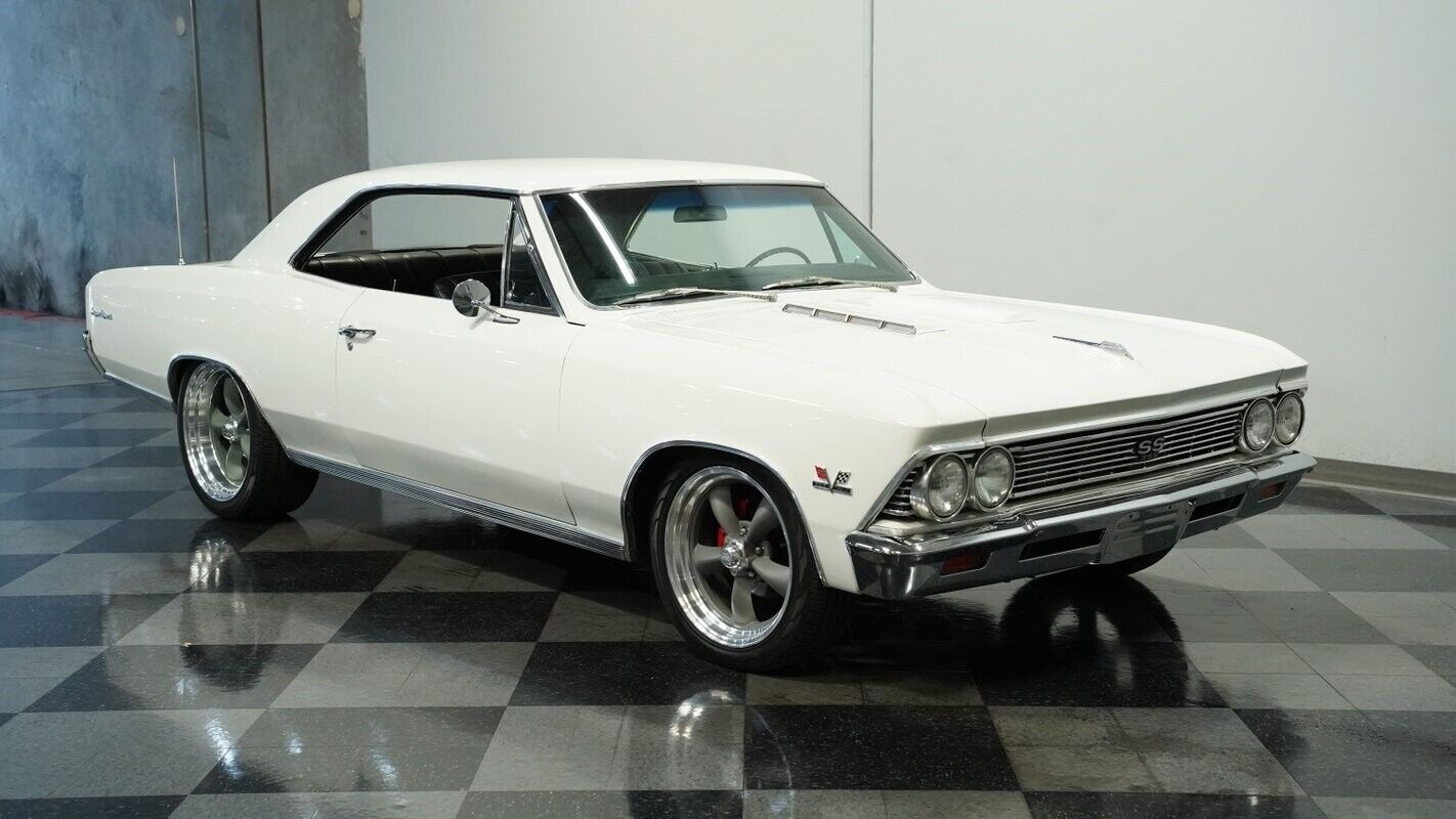 Chevrolet-Chevelle-Coupe-1966-White-Black-150295-14