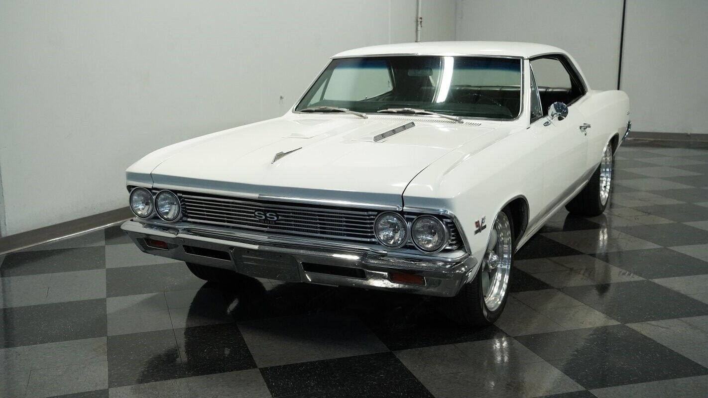 Chevrolet-Chevelle-Coupe-1966-White-Black-150295-17