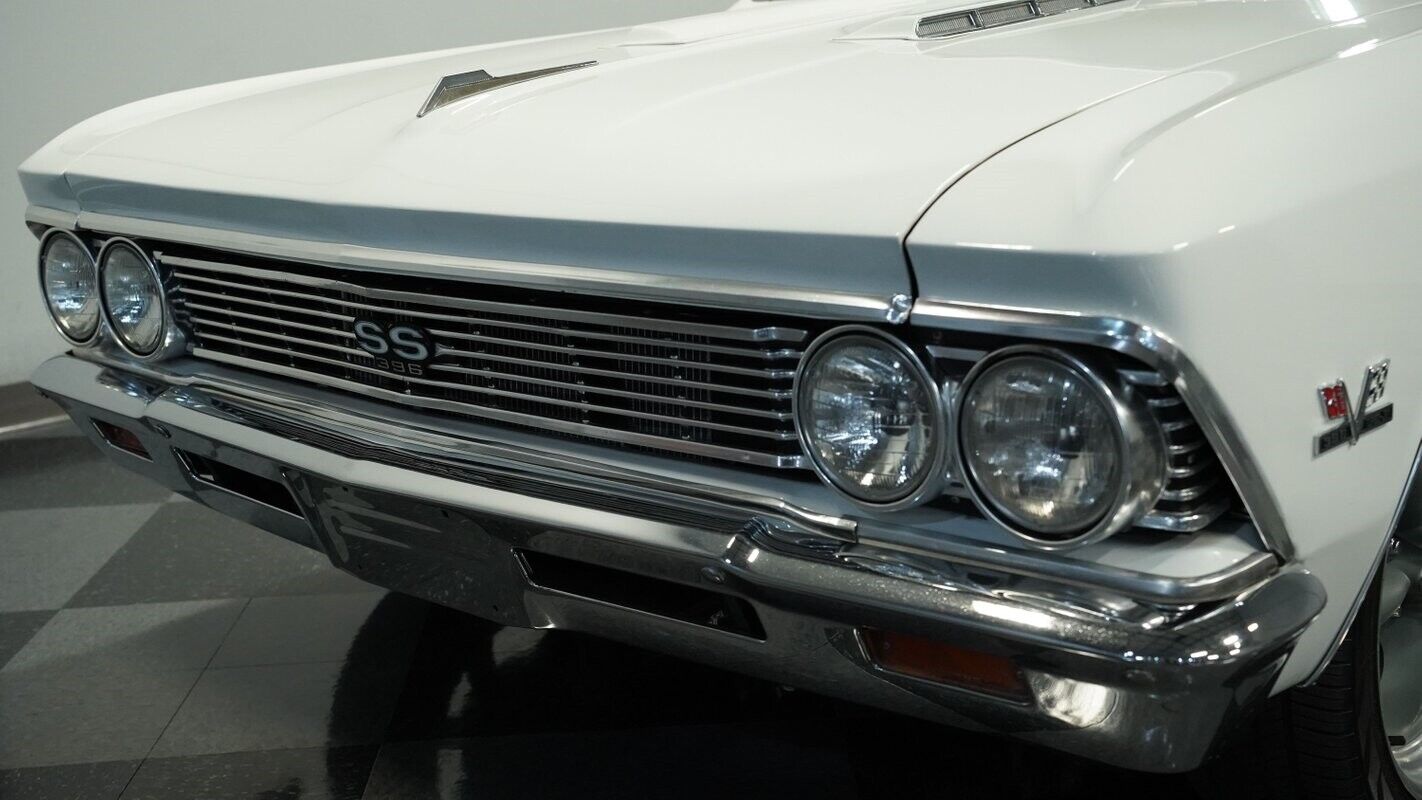 Chevrolet-Chevelle-Coupe-1966-White-Black-150295-18