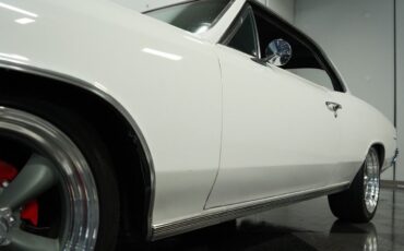 Chevrolet-Chevelle-Coupe-1966-White-Black-150295-21