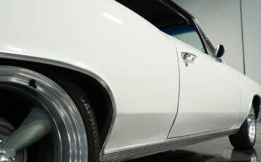 Chevrolet-Chevelle-Coupe-1966-White-Black-150295-26