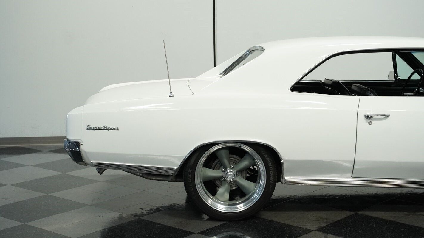 Chevrolet-Chevelle-Coupe-1966-White-Black-150295-27