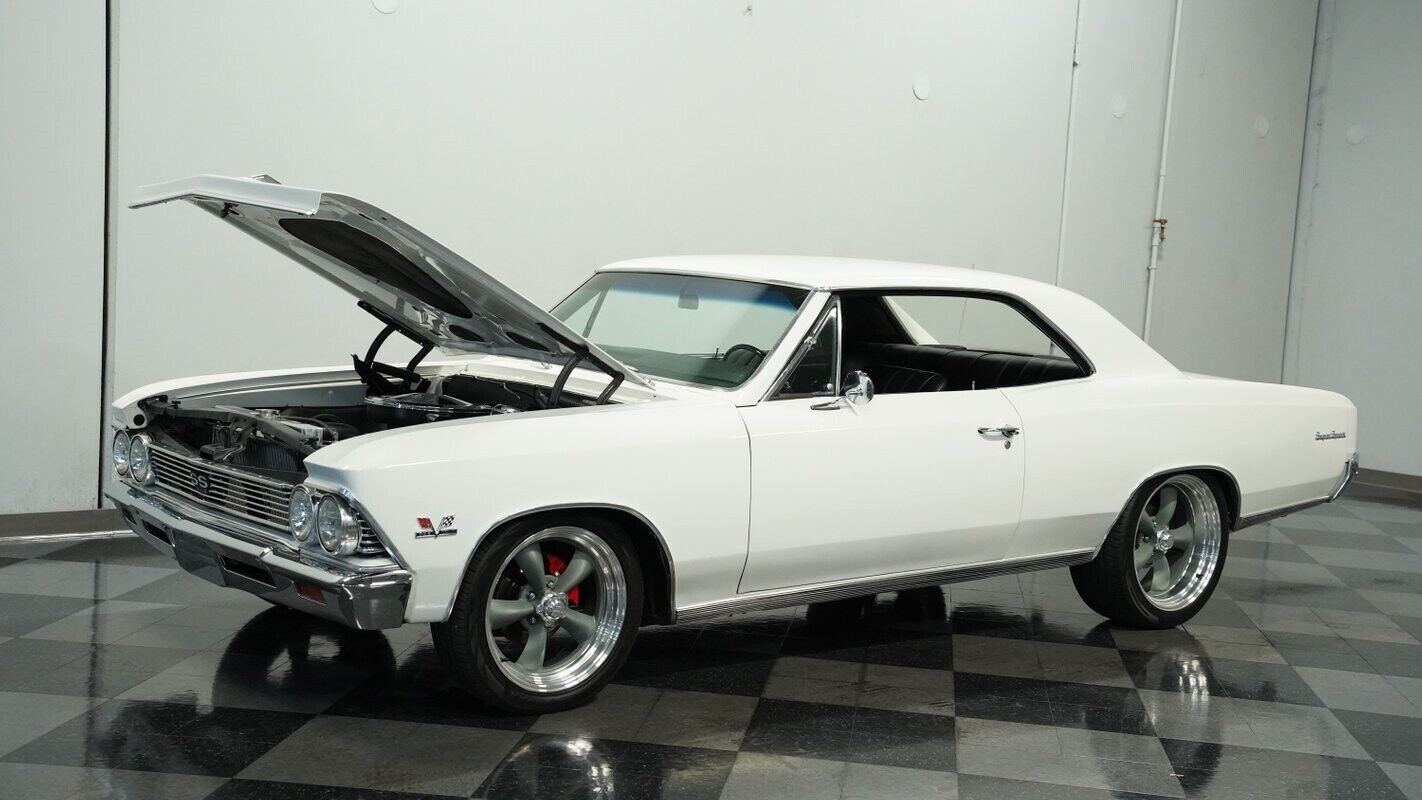 Chevrolet-Chevelle-Coupe-1966-White-Black-150295-29