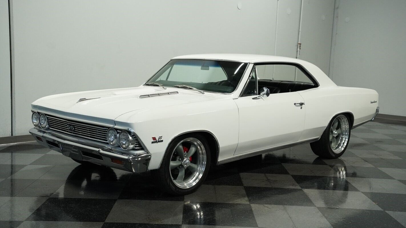 Chevrolet-Chevelle-Coupe-1966-White-Black-150295-6