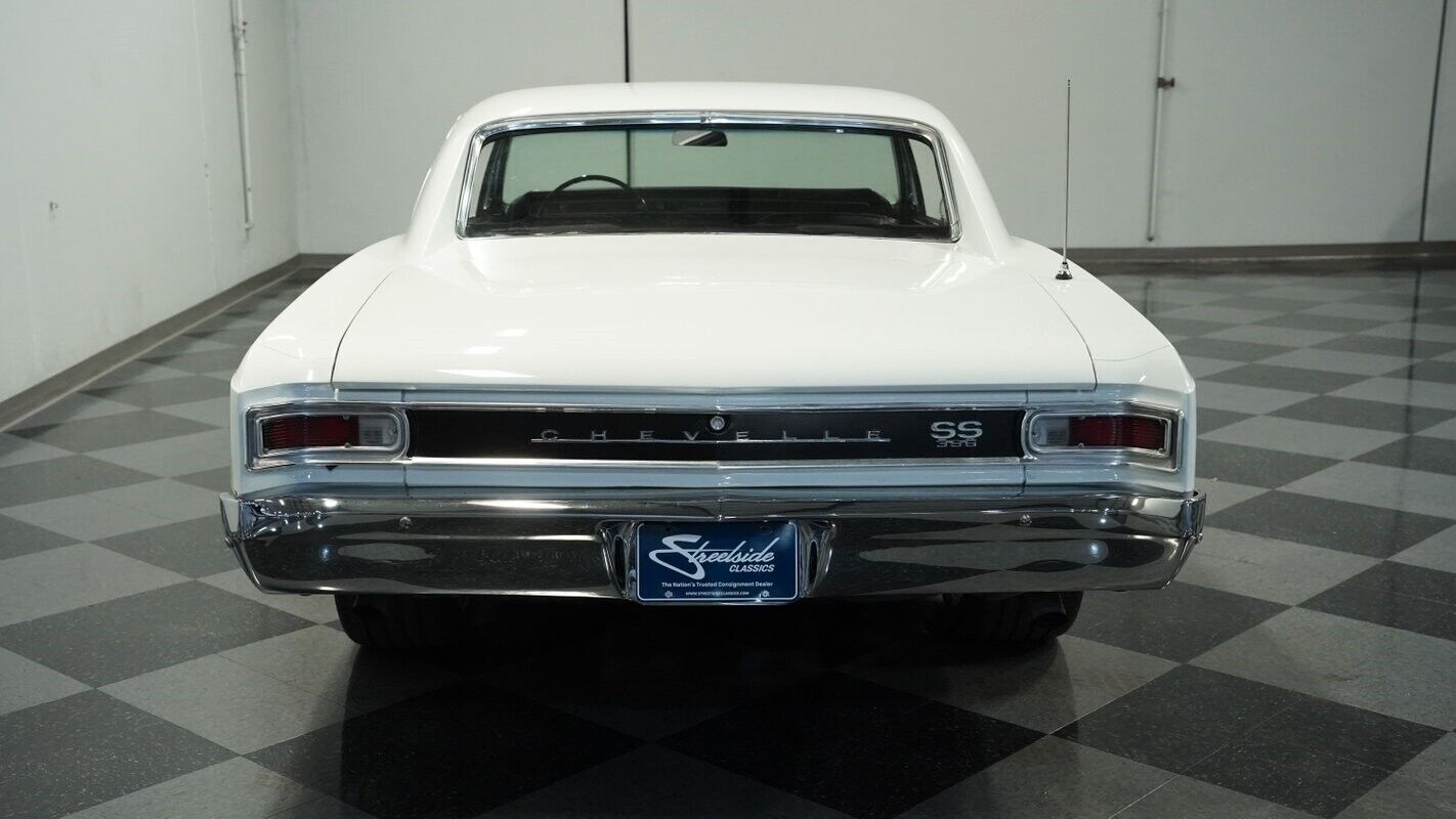 Chevrolet-Chevelle-Coupe-1966-White-Black-150295-9