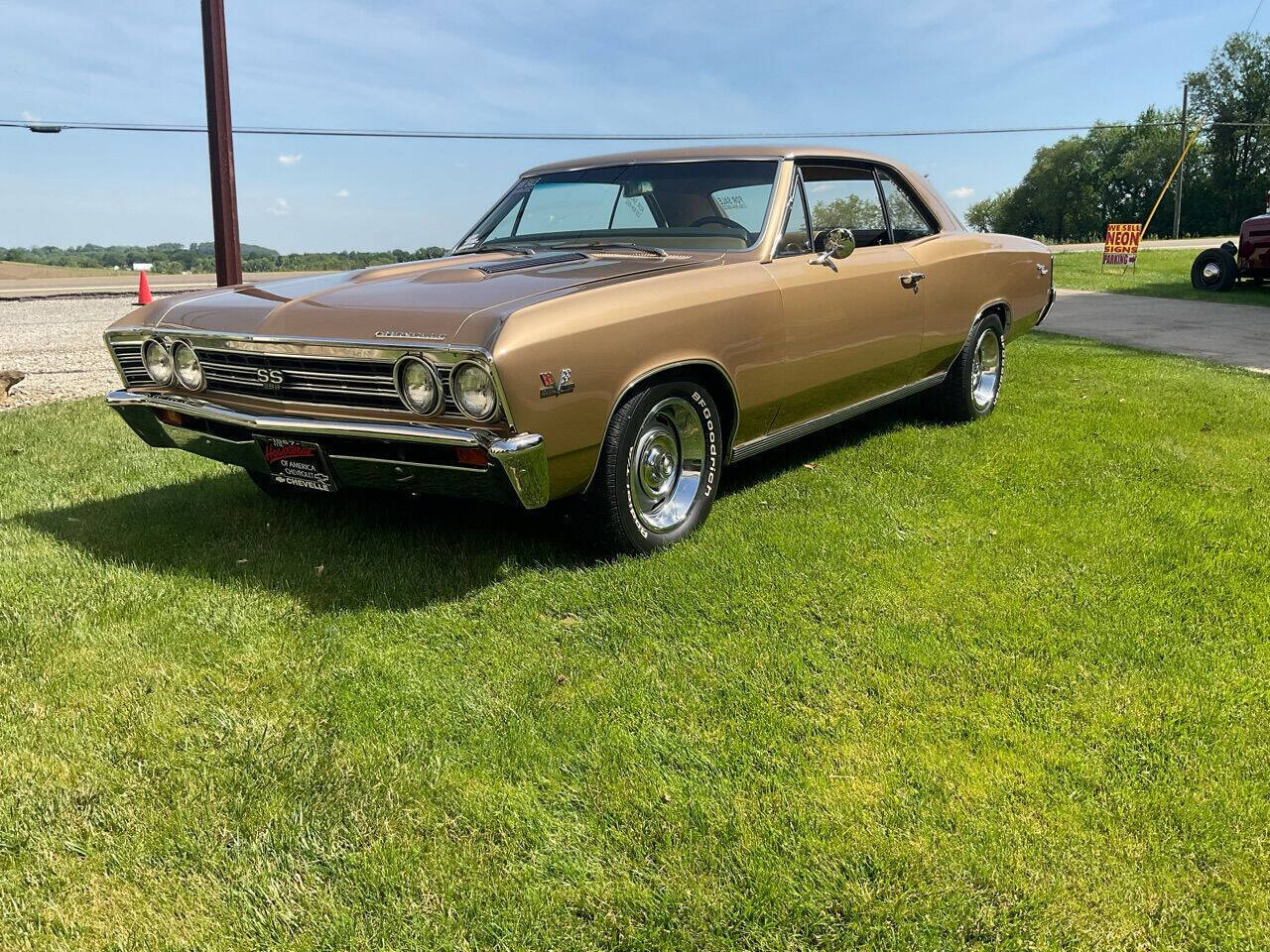 Chevrolet-Chevelle-Coupe-1967-Gold-Black-82081-4