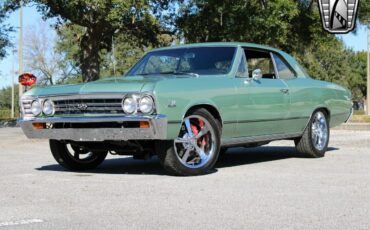 Chevrolet-Chevelle-Coupe-1967-Green-Black-695-2