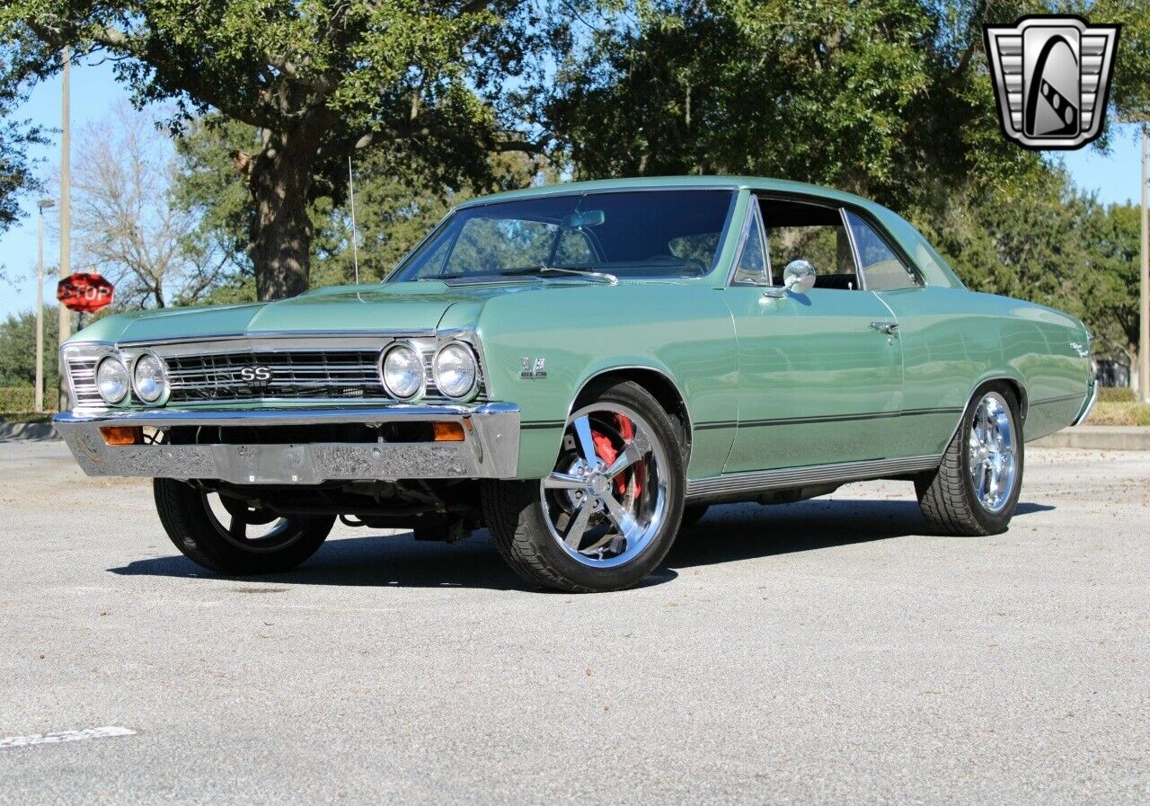 Chevrolet-Chevelle-Coupe-1967-Green-Black-695-2