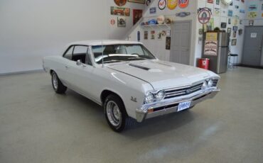 Chevrolet-Chevelle-Coupe-1967-White-Black-150656-3