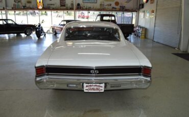 Chevrolet-Chevelle-Coupe-1967-White-Black-150656-5