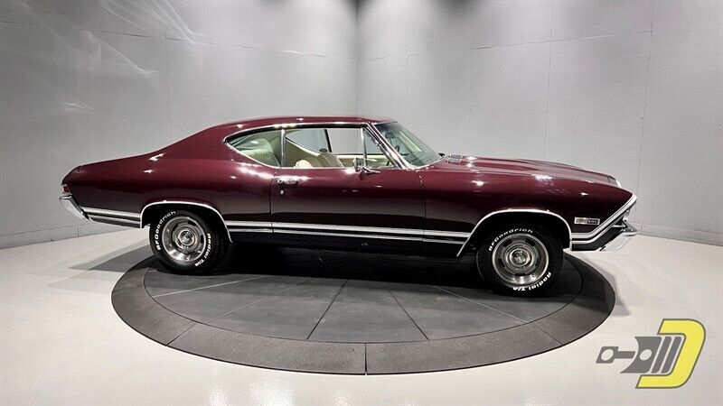 Chevrolet-Chevelle-Coupe-1968-Burgundy-White-129250-10