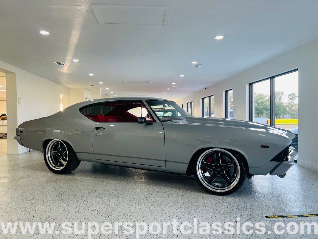 Chevrolet-Chevelle-Coupe-1969-Silver-Red-0-13