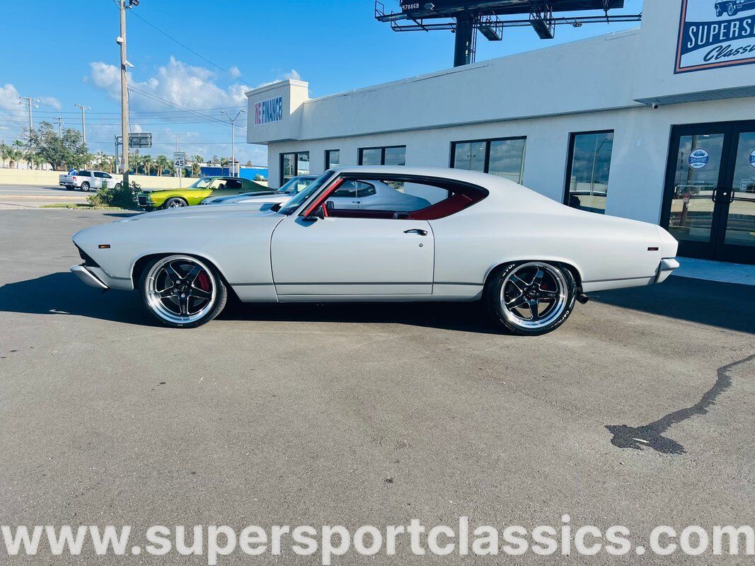 Chevrolet-Chevelle-Coupe-1969-Silver-Red-0-4