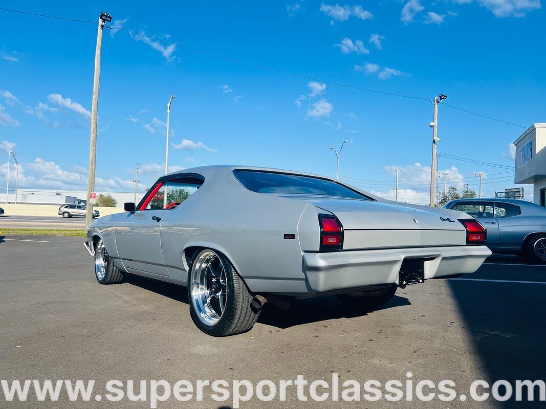 Chevrolet-Chevelle-Coupe-1969-Silver-Red-0-5