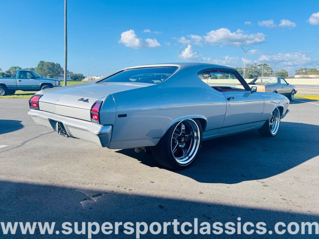 Chevrolet-Chevelle-Coupe-1969-Silver-Red-0-8