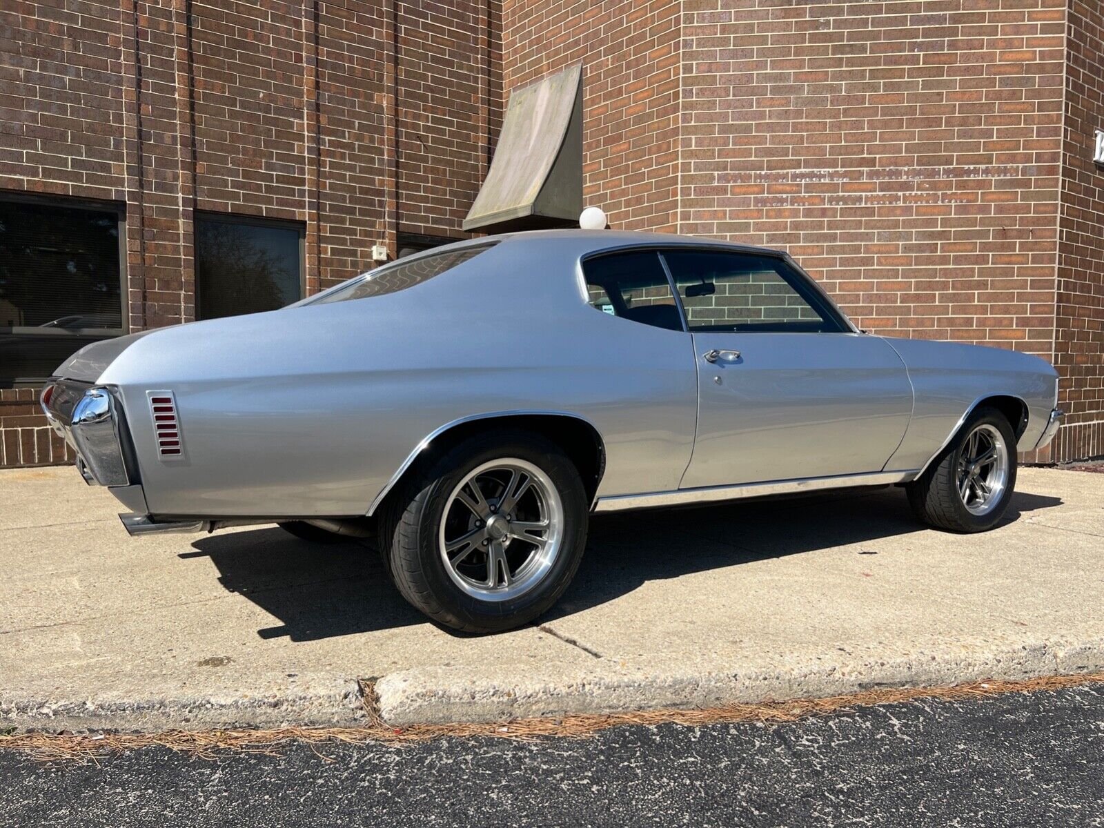 Chevrolet-Chevelle-Coupe-1972-Silver-Black-131508-8