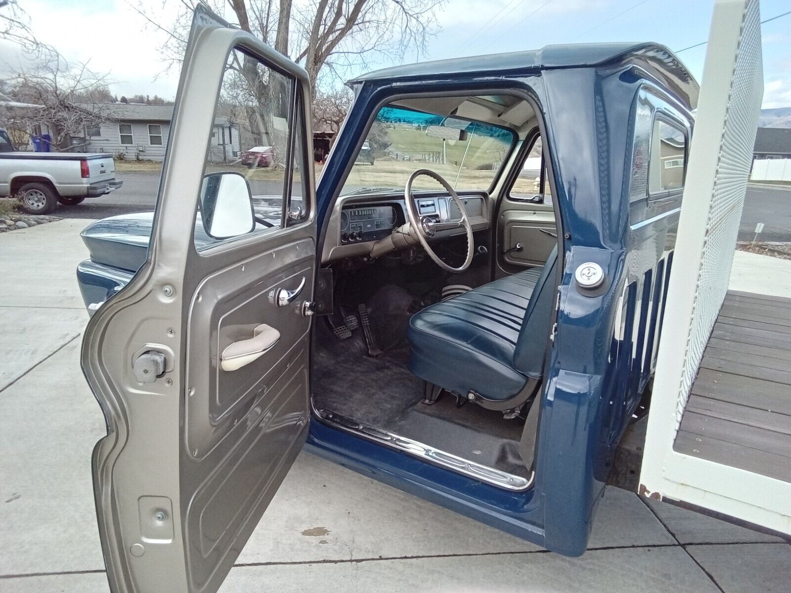 Chevrolet-Chevy-1964-Blue-Tan-132024-11