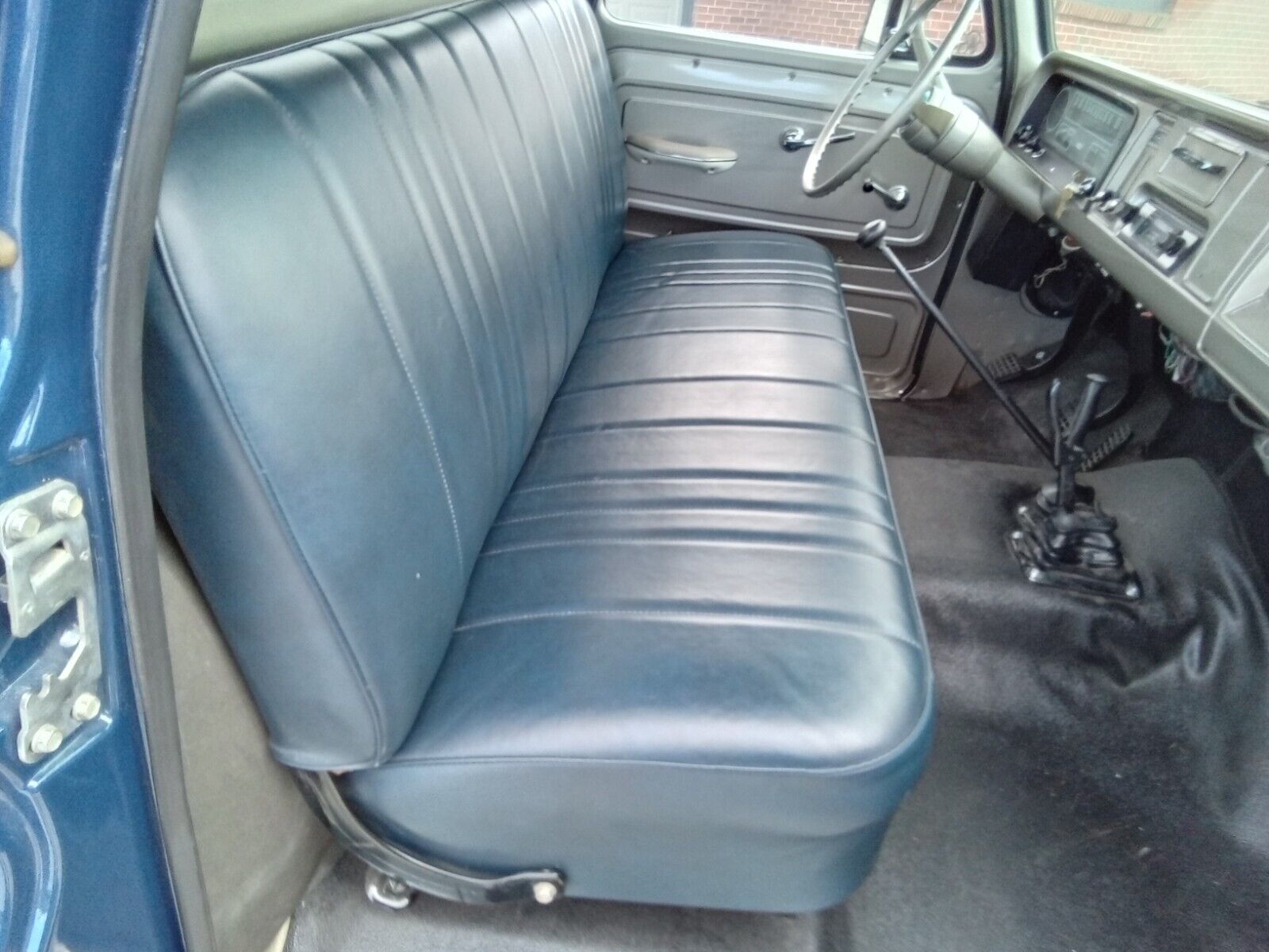 Chevrolet-Chevy-1964-Blue-Tan-132024-29