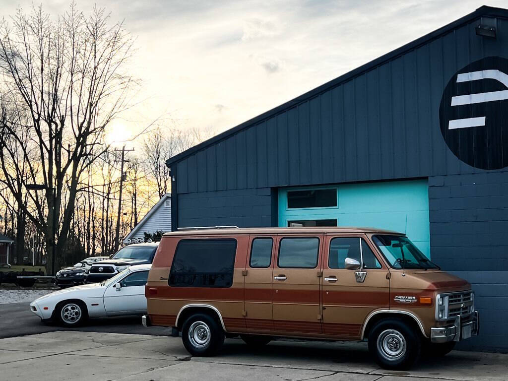 Chevrolet-Chevy-Van-1985-Brown-Brown-124512-10